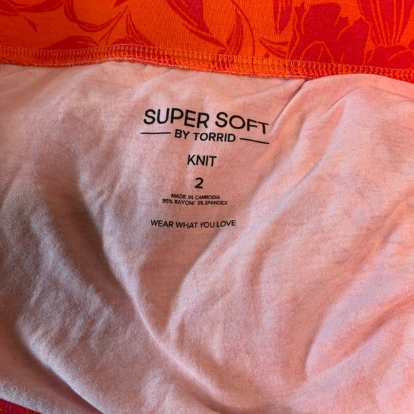 #26 NWT Torrid Orange Flower Skirt Size 2 - Picture 4 of 4